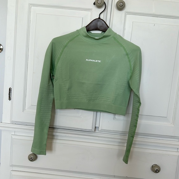 Alphalete cropped long-sleeve shirt - Picture 1 of 2